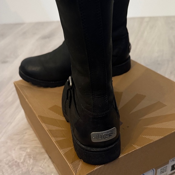 UGG Black Boots with Cream Shearling - Picture 3 of 8